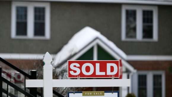 Is Canada at risk of wave of mortgage defaults?
